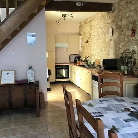 Maison Des 5 Fleurs 6 Pers Holiday home